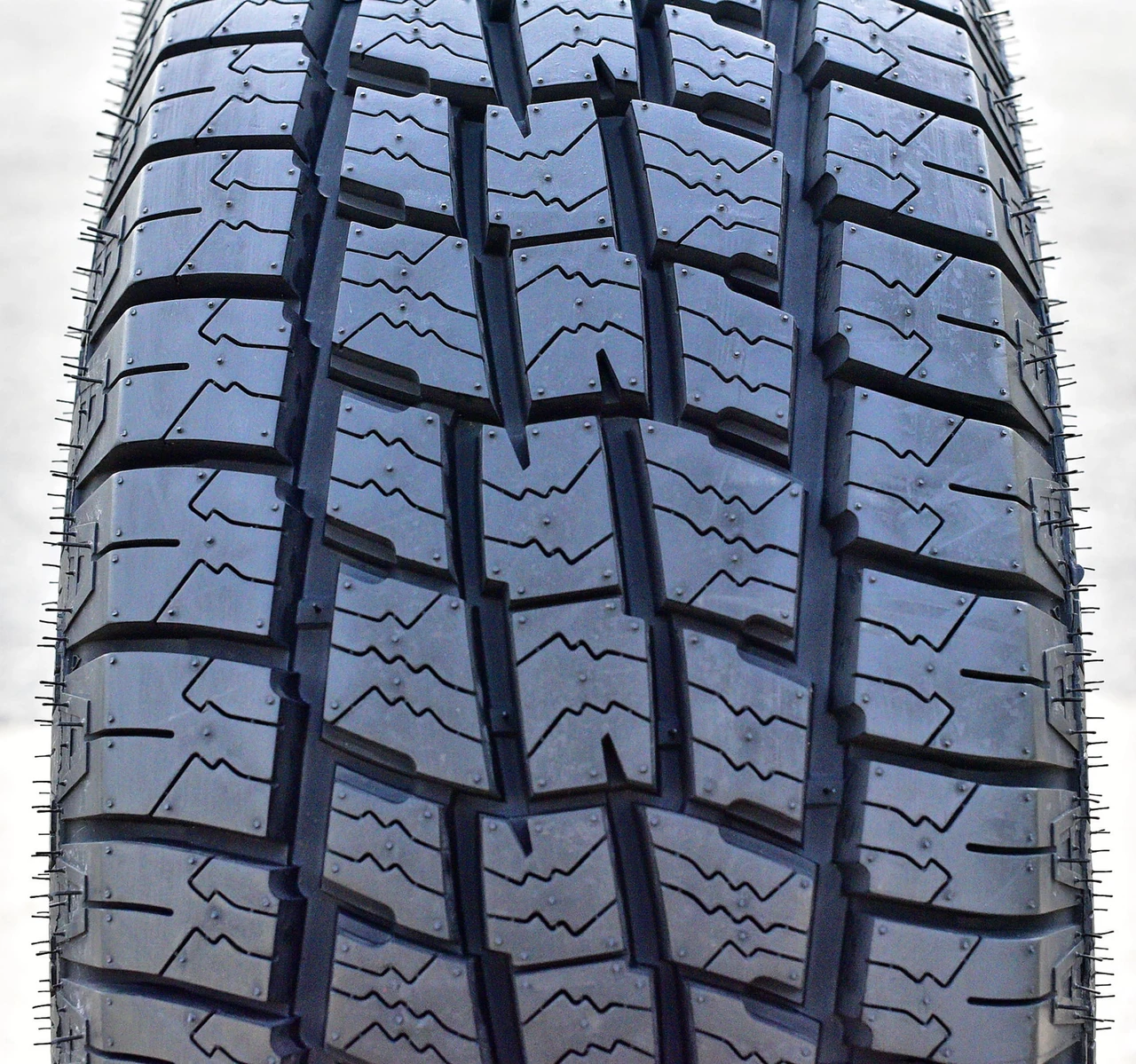 Landgolden LGT57 A/T LT 285/65R18 125/122R E (10 Ply)