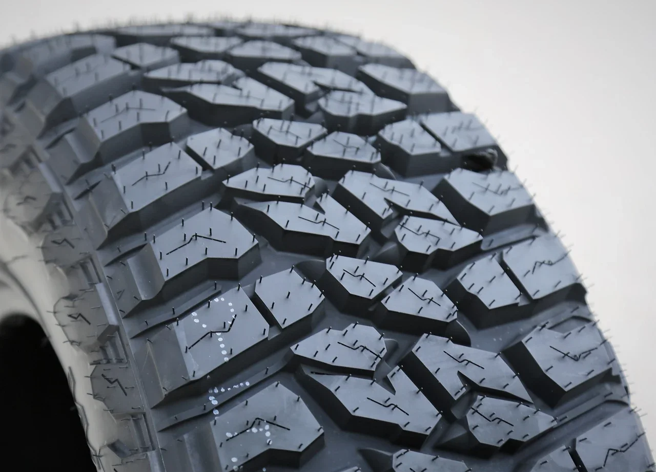 Landspider Wildtraxx M/T LT 37X13.50R22 123Q E (10 Ply)