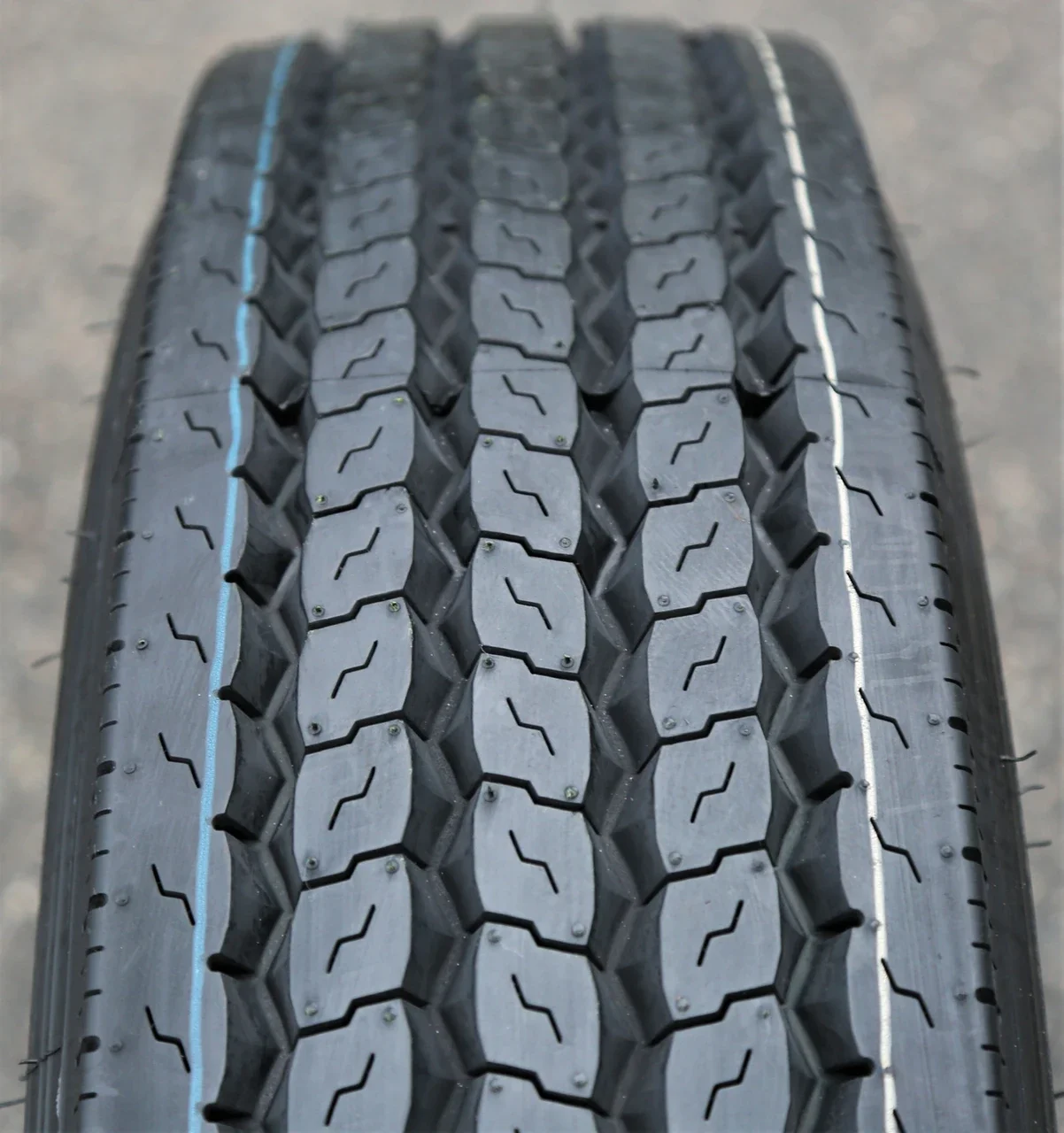 Leao LLF86 215/75R17.5 135/133J H (16 Ply)