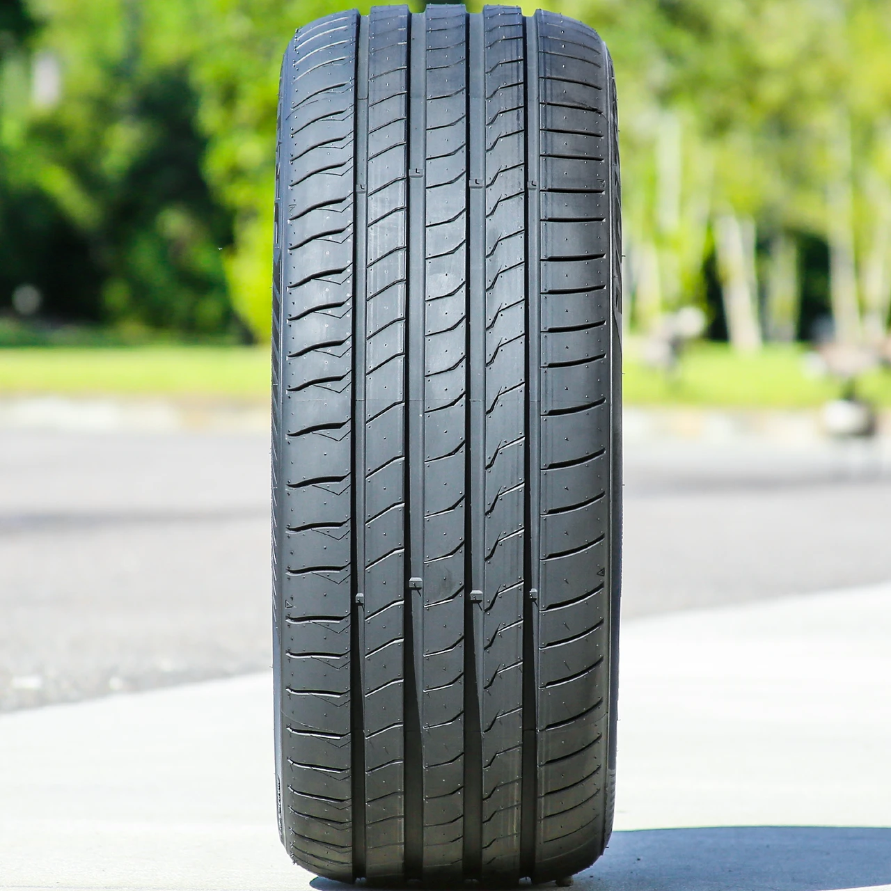 Lexani VOLT-EC 235/35R20 ZR 92Y XL