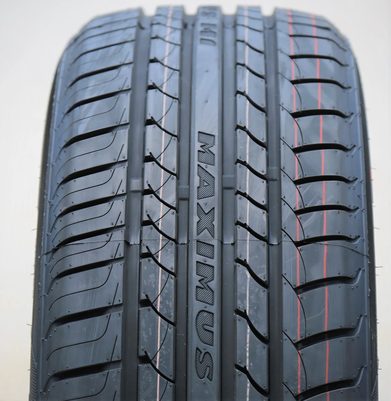 Maxtrek Maximus M1 215/45R16 ZR 90W XL