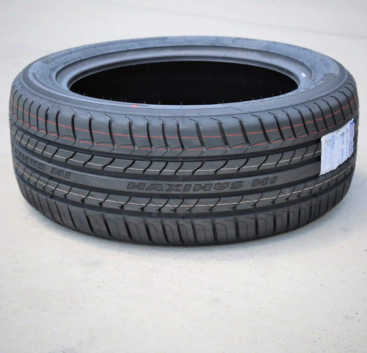 Maxtrek Maximus M1 215/45R16 ZR 90W XL