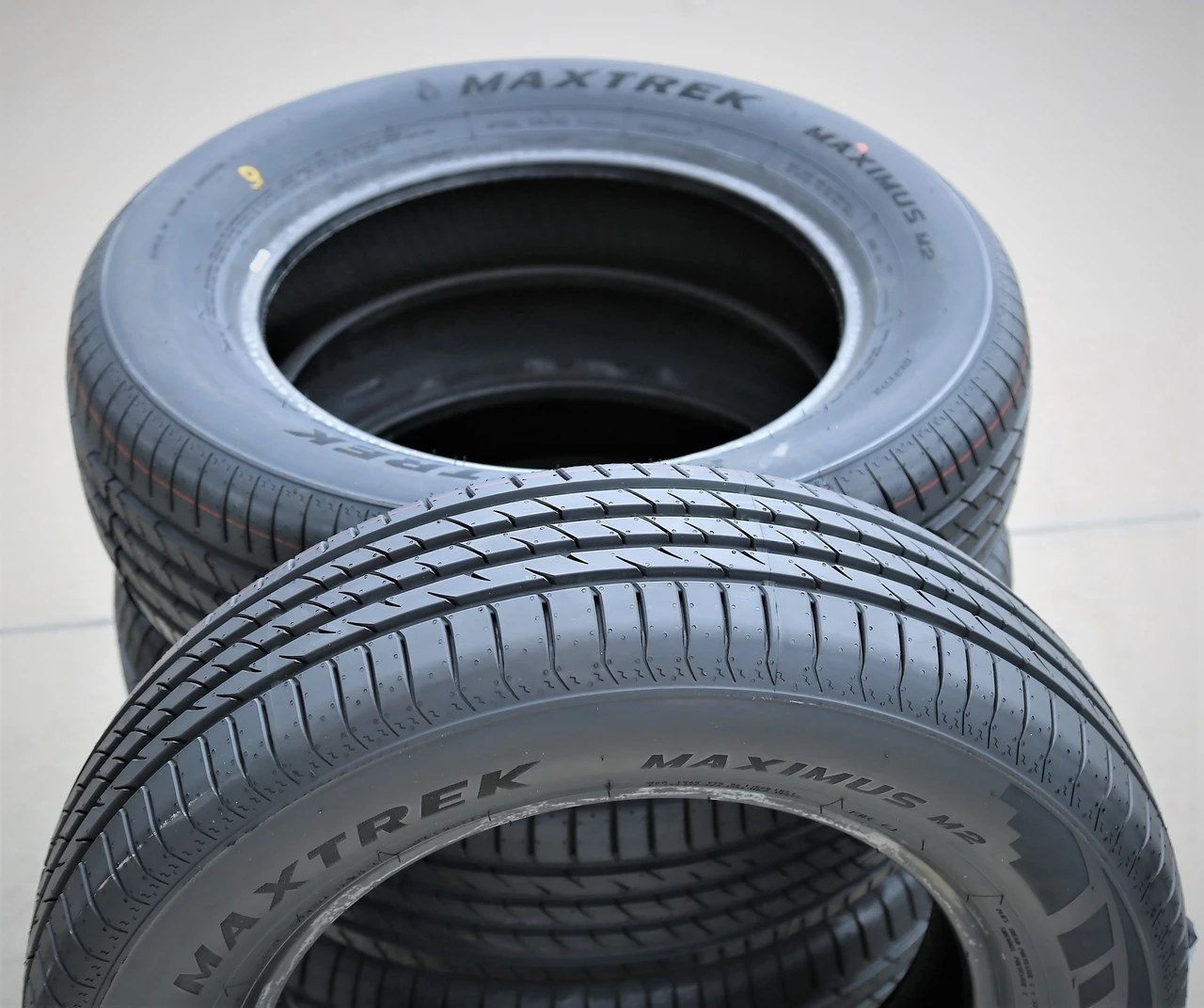 Maxtrek Maximus M2 215/60R17 96H