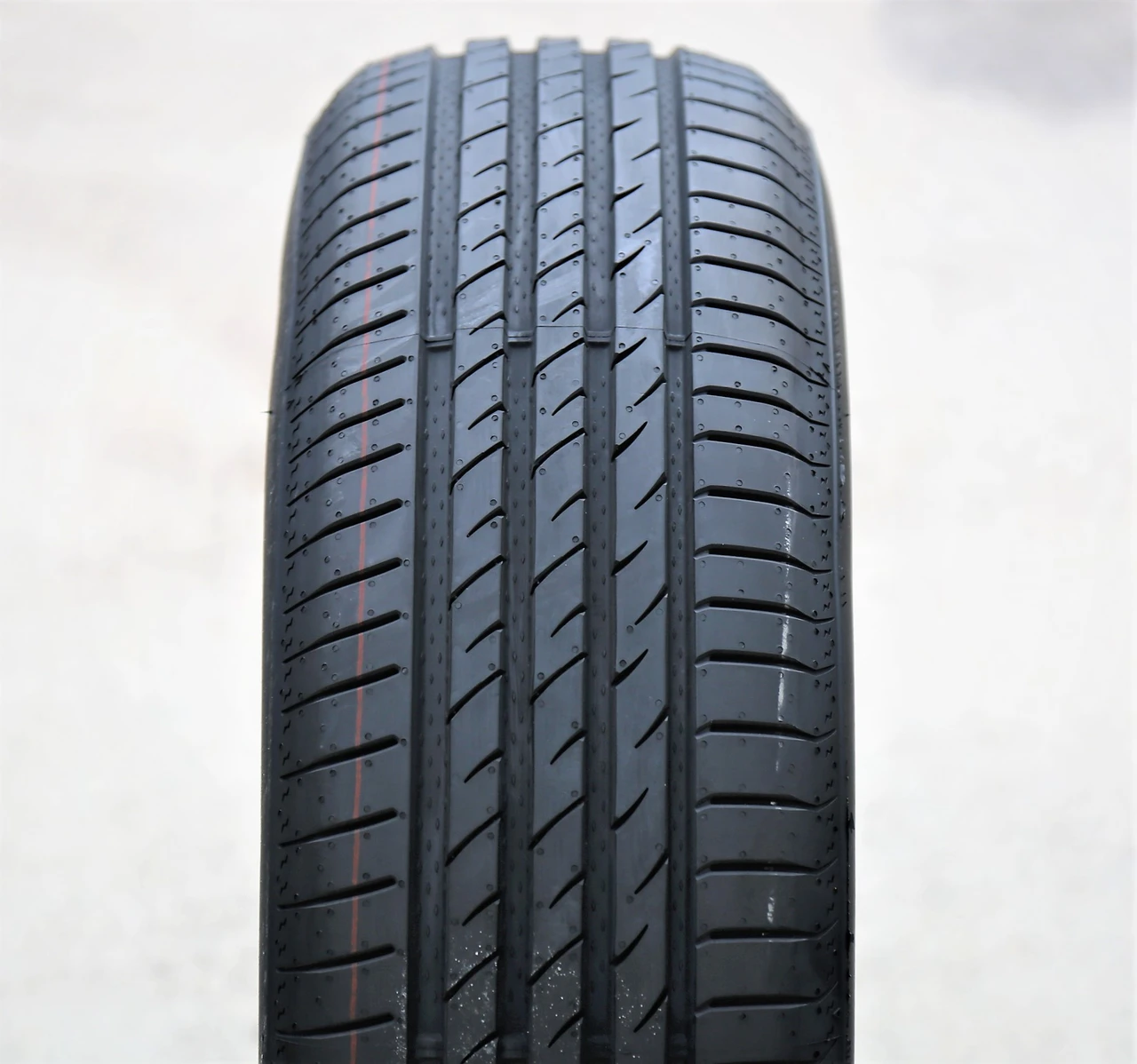 Maxtrek Maximus M2 235/45R18 ZR 98W