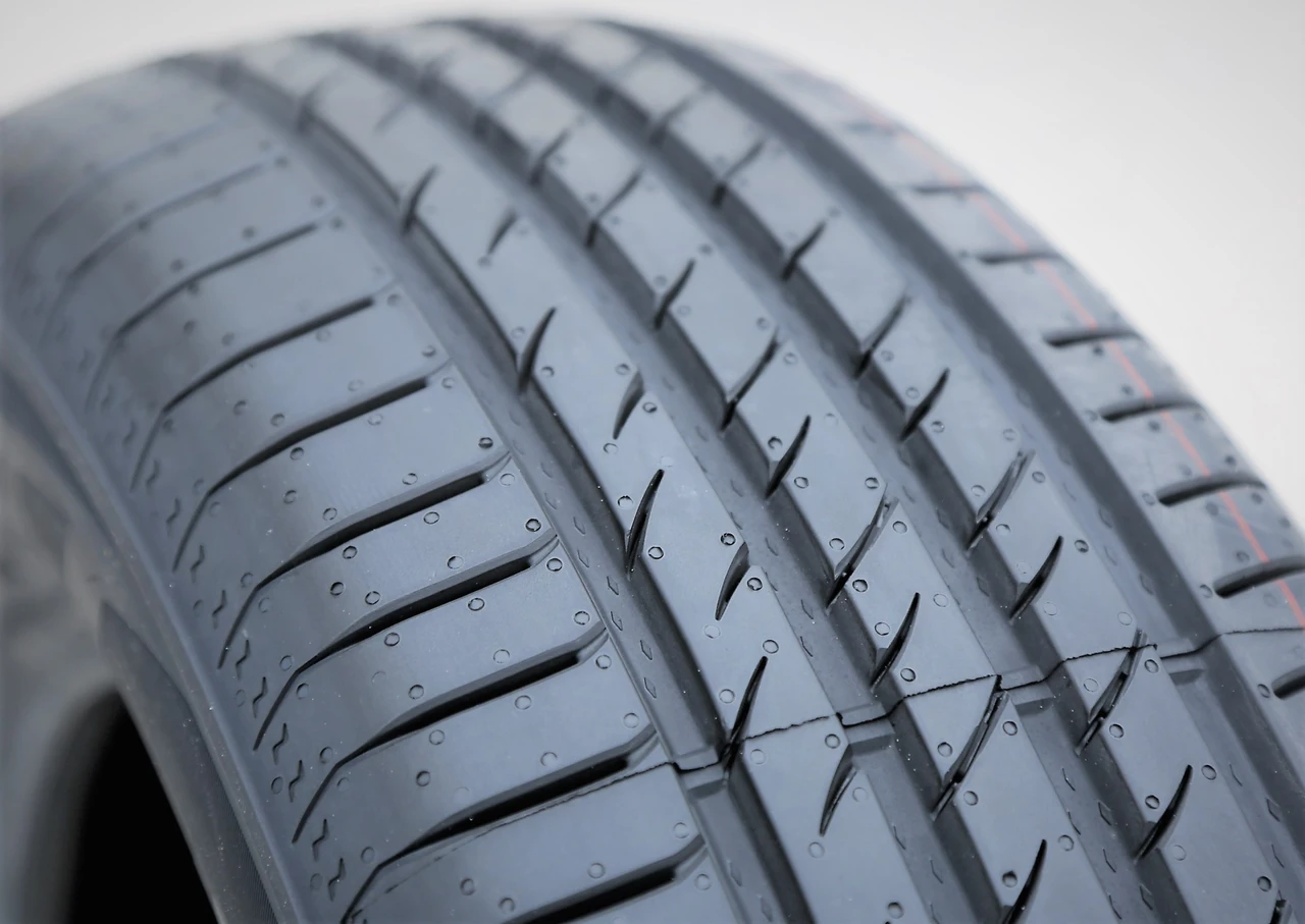Maxtrek Maximus M2 245/45R18 ZR 100W