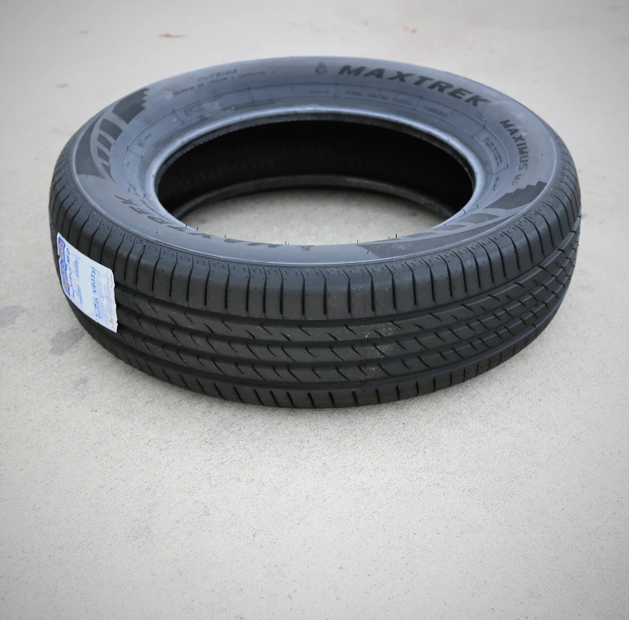 Maxtrek Maximus M2 245/45R18 ZR 100W