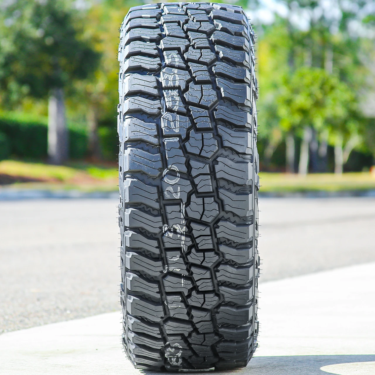 Mickey Thompson Baja Boss A/T 235/75R15 109T XL