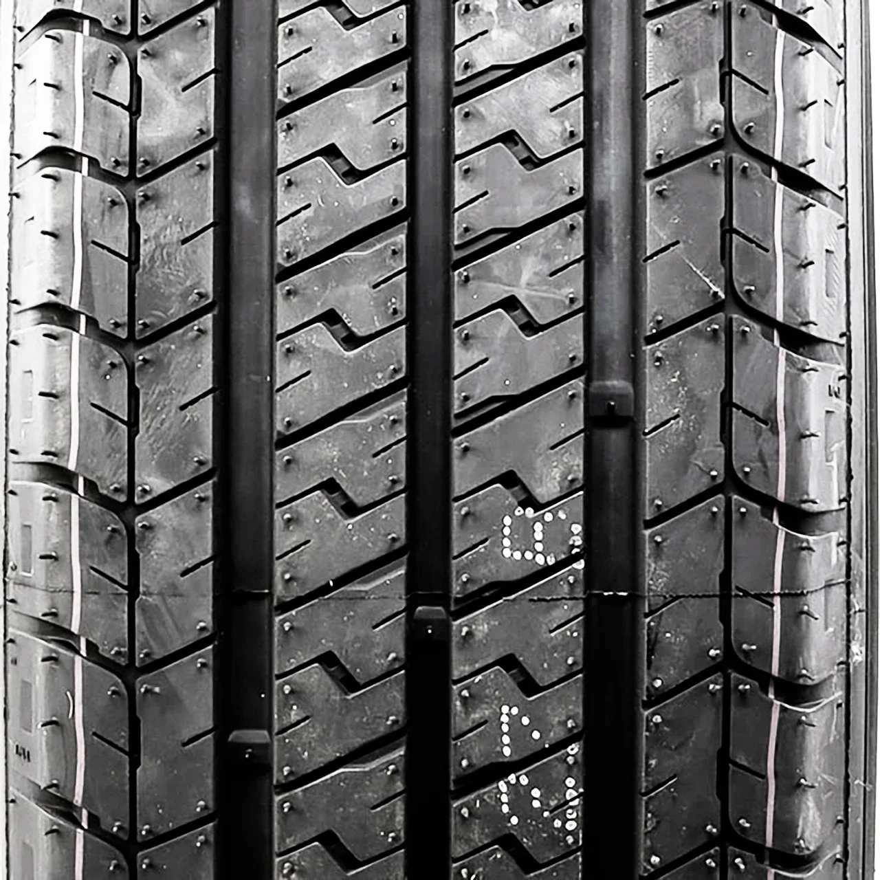 Montreal LT-300 235/65R16 121/119R F (12 Ply)