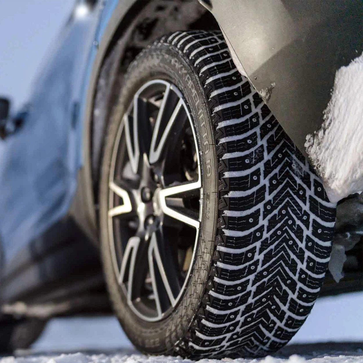 Nokian Tyres Hakkapeliitta 10 SUV 235/50R19 103T XL