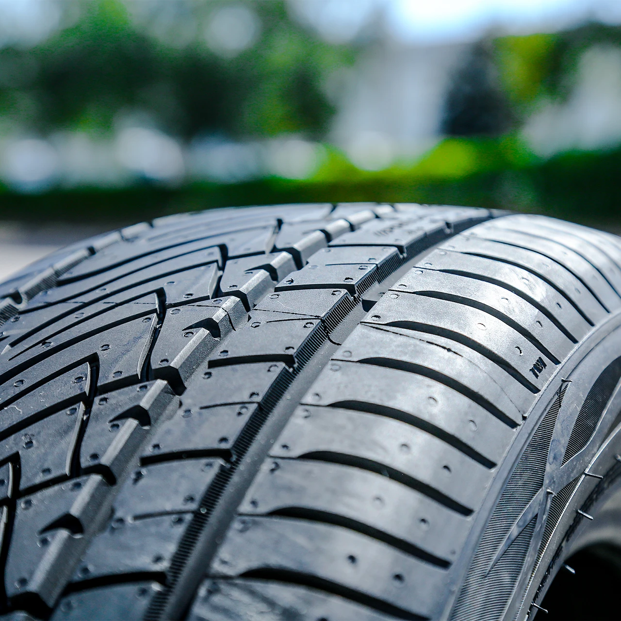 Predator Comptrax PR1 A/S 235/50R18 ZR 101W XL