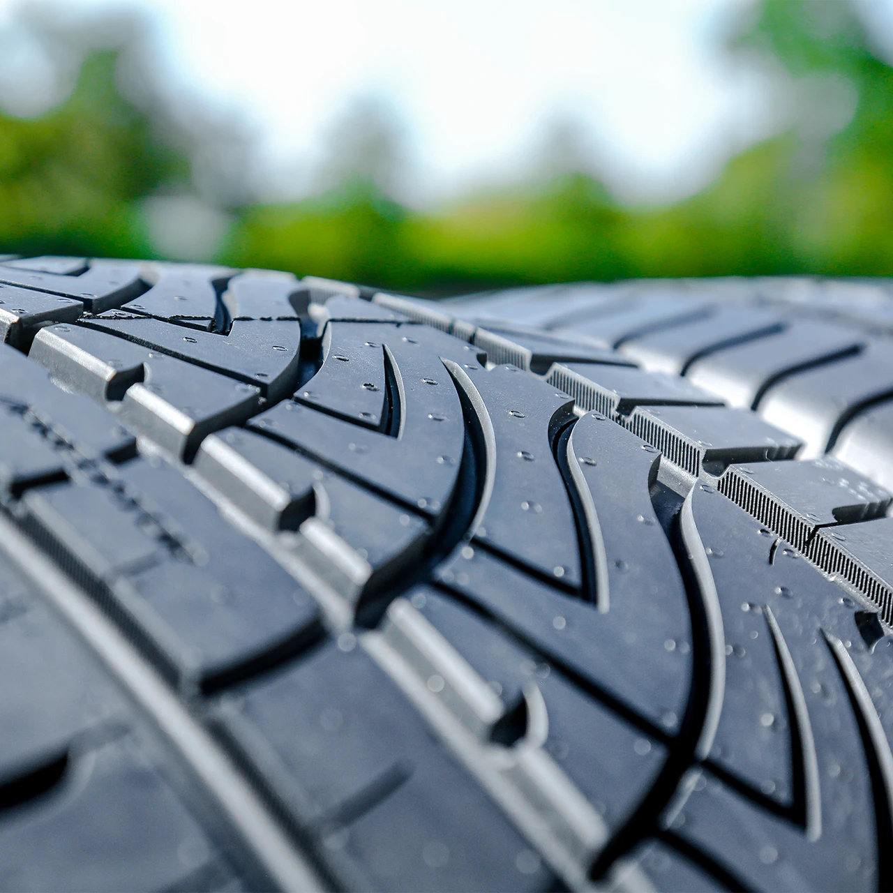 Predator Comptrax PR1 A/S 245/40R20 ZR 99W XL