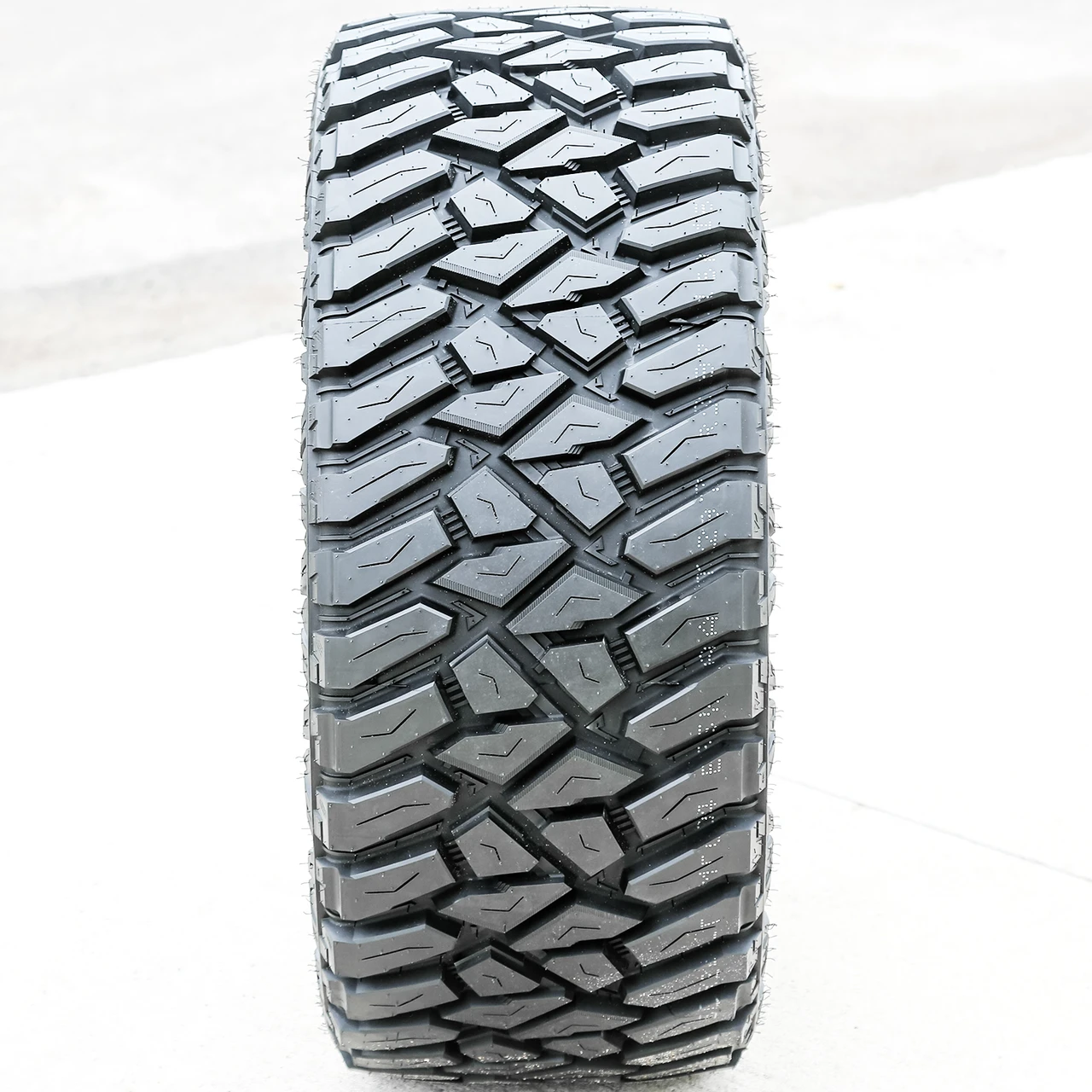 Predator New Mutant X-MT LT 275/70R18 125/122R E (10 Ply)