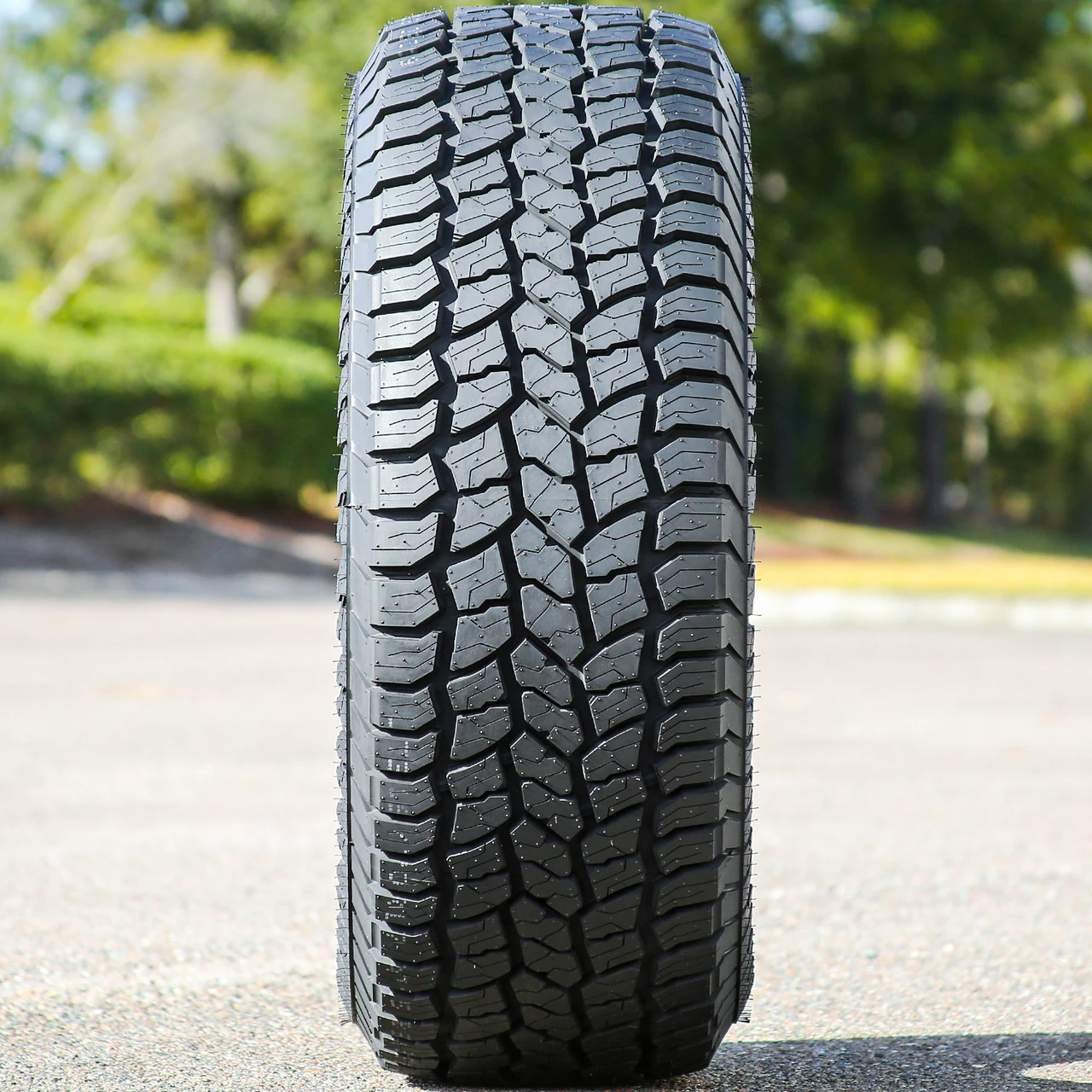Summit Trail Climber AT02 LT 245/75R17 121/118S E (10 Ply)