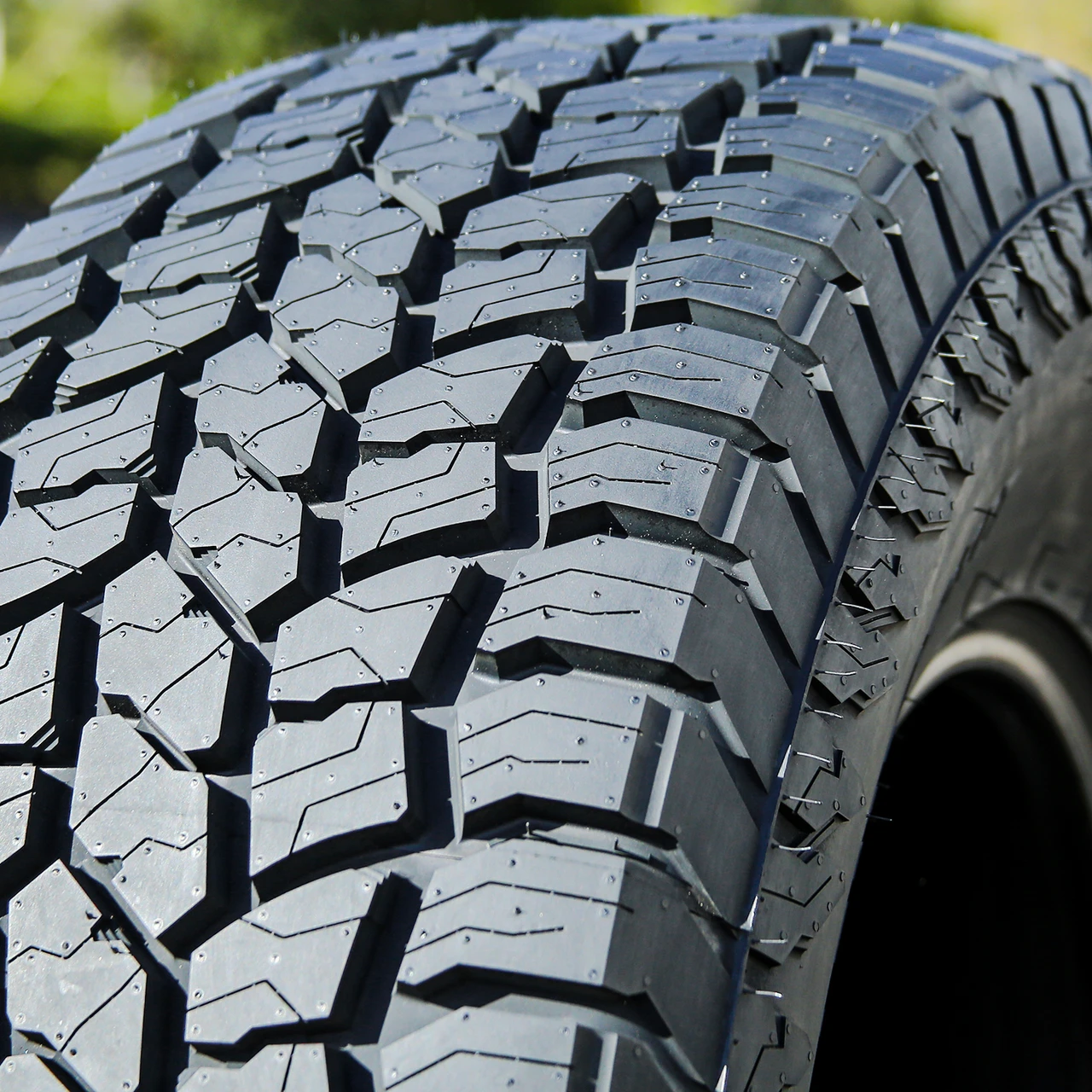 Summit Trail Climber AT02 LT 285/60R20 125/122R E (10 Ply)