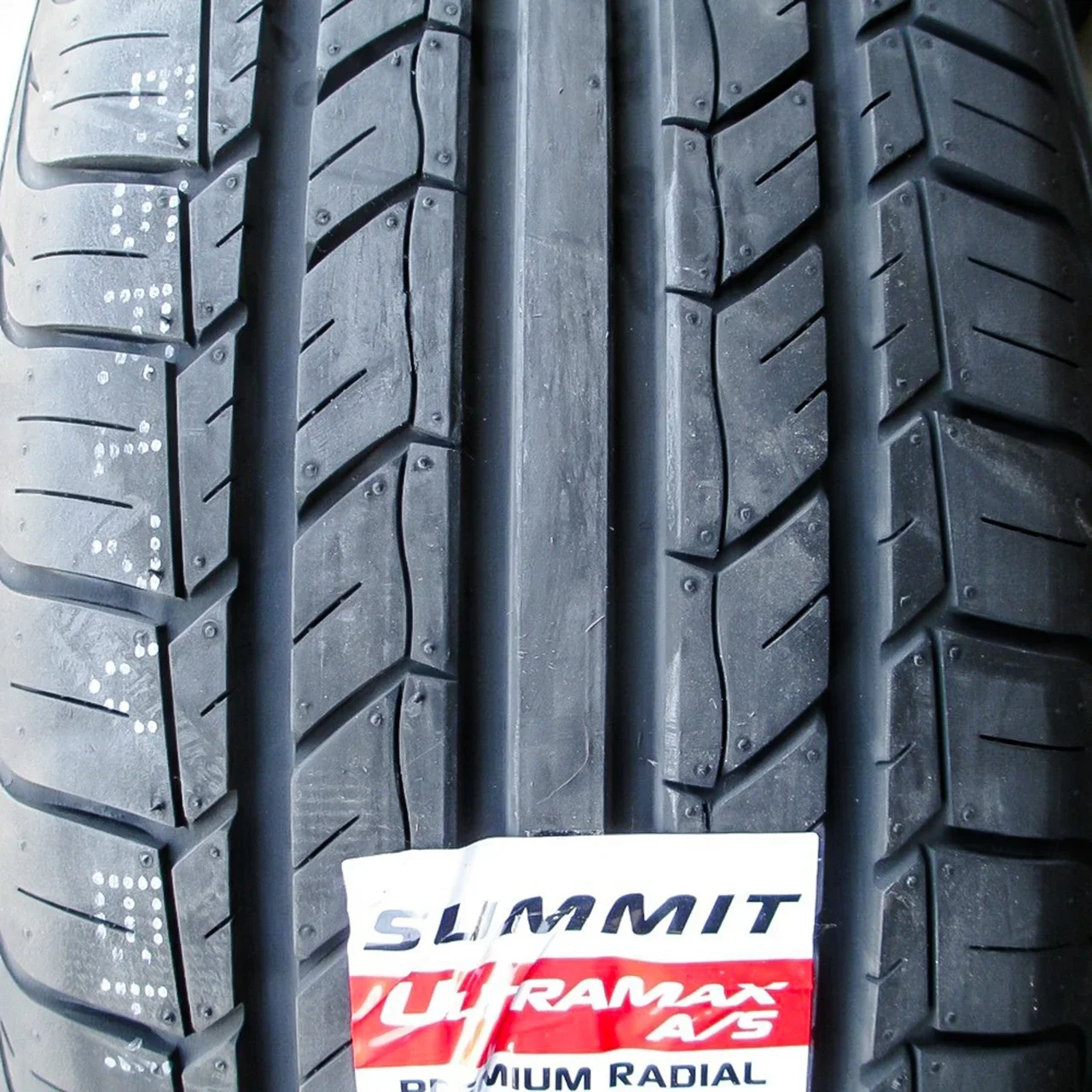 Summit Ultramax A/S 215/65R16 98T