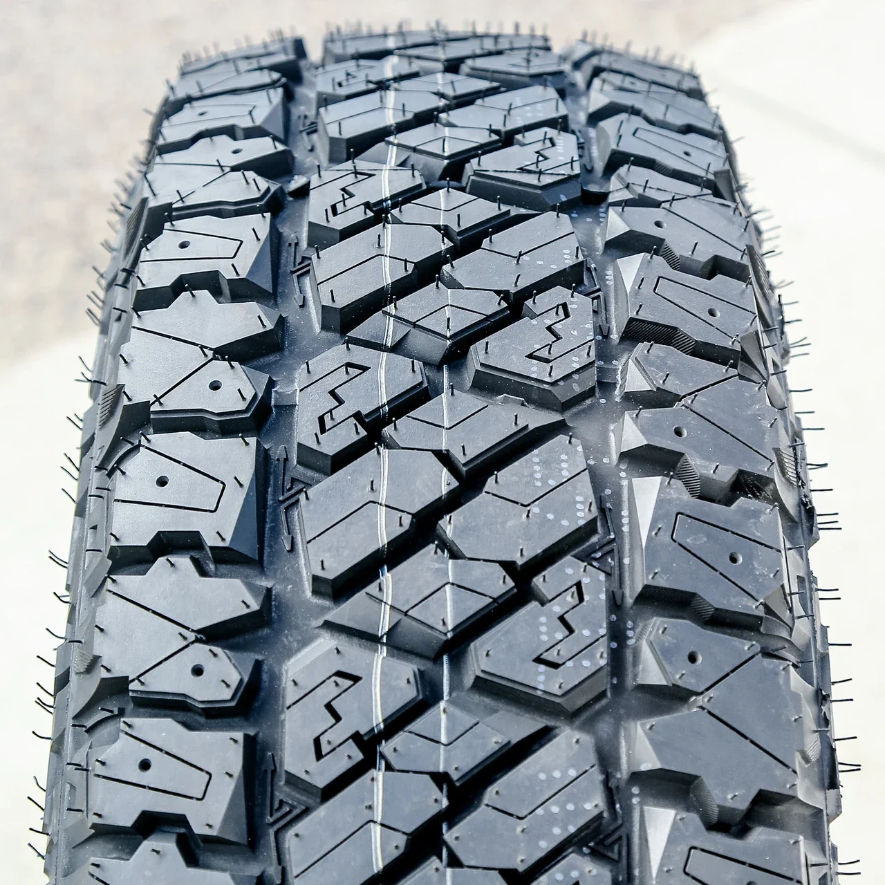 Thunderer Ranger A/TR 245/75R16 111T