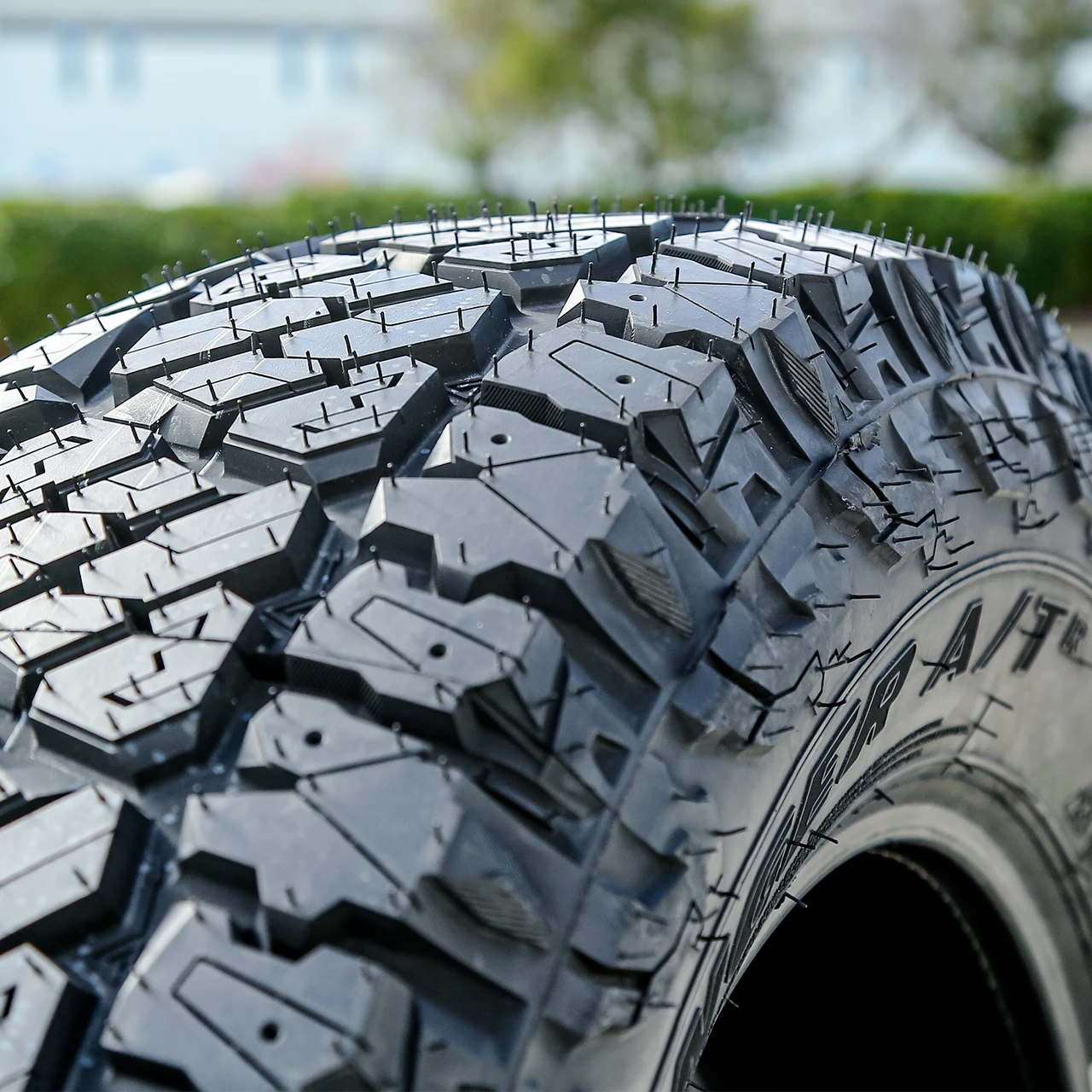 Thunderer Ranger A/TR LT 285/65R18 125/122S E (10 Ply)