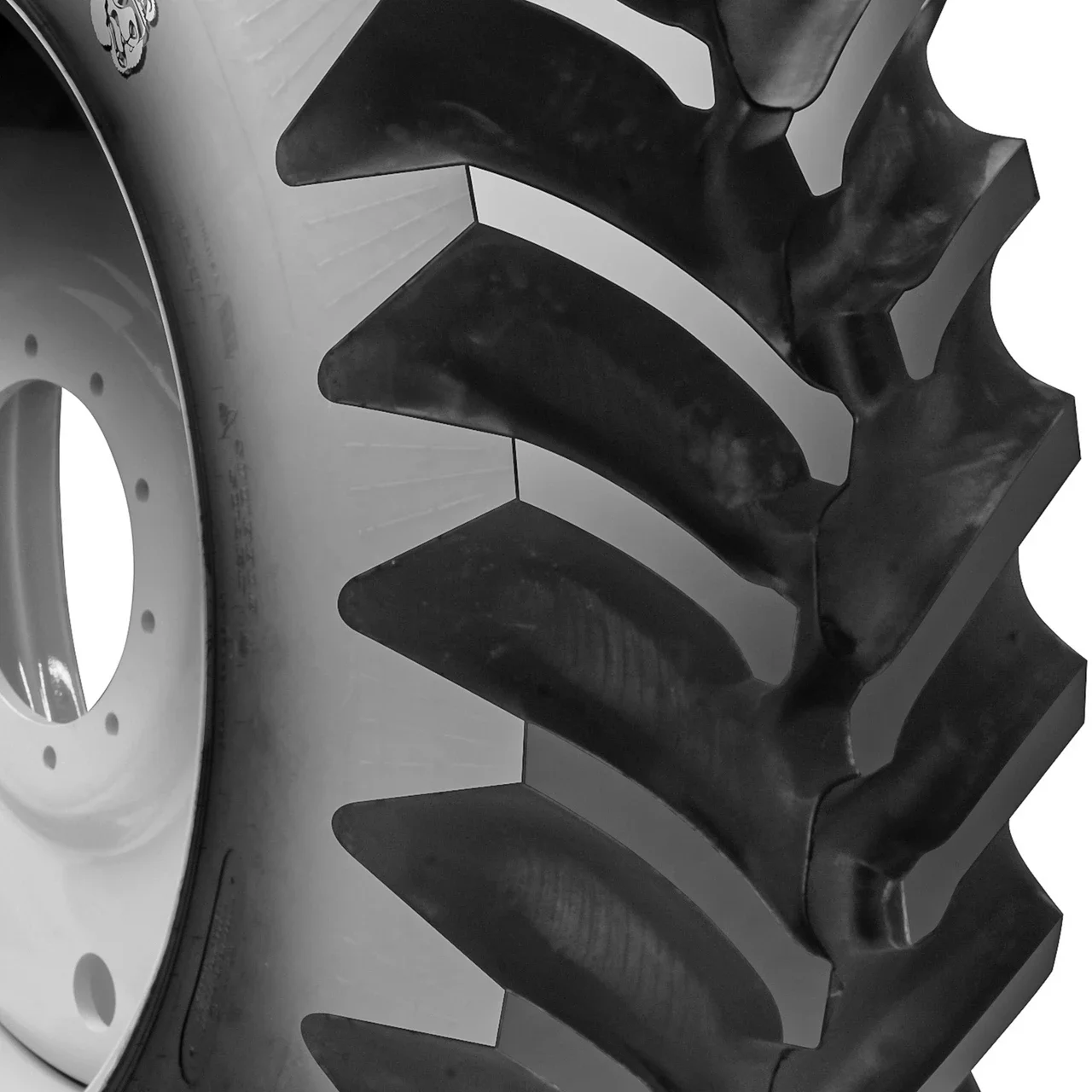 Titan Hi-Traction Lug 7-16 84A6 6 Ply
