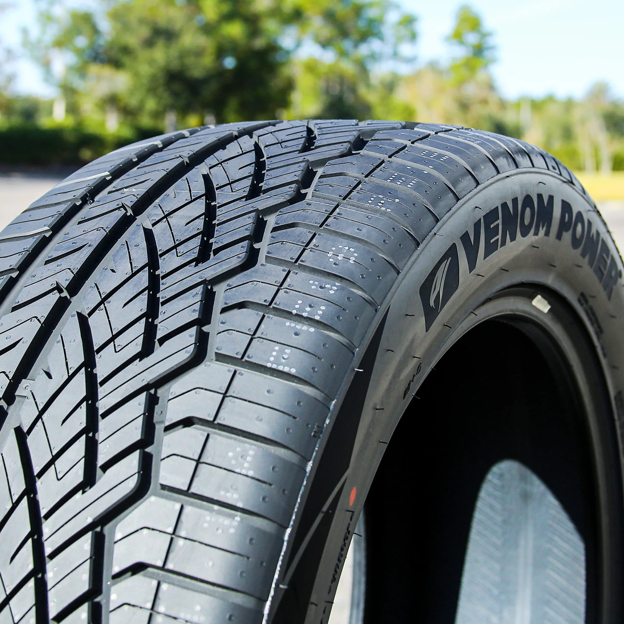 Venom Power Covert Grip ASP 265/35R22 102V XL