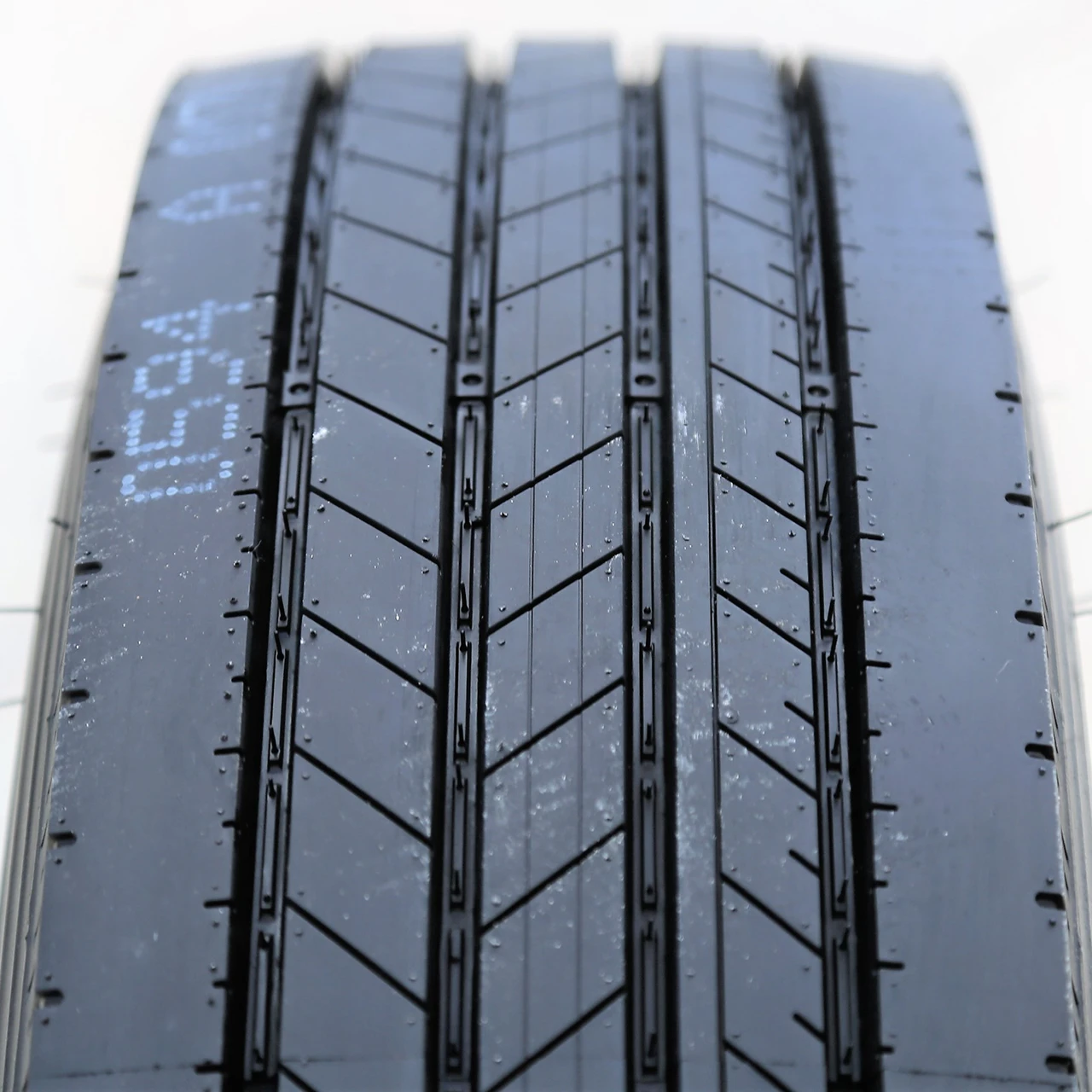 Venom Power Primo Hauler ST 225/75R15 123/119L G (14 Ply)