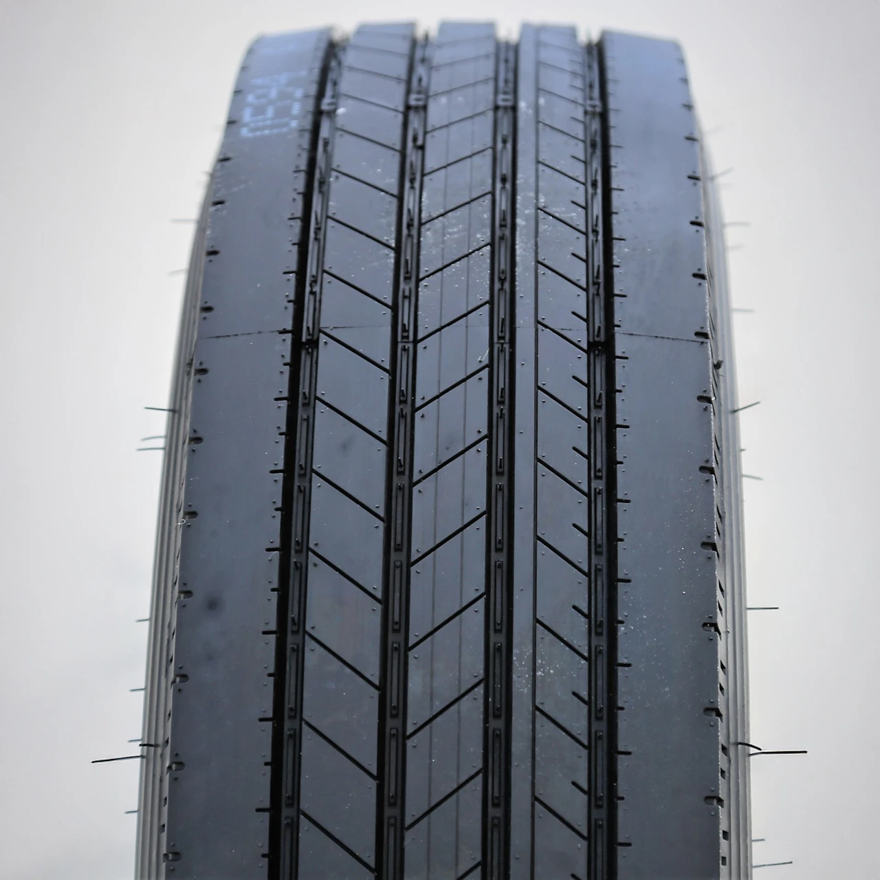 Venom Power Primo Hauler ST 225/75R15 123/119L G (14 Ply)