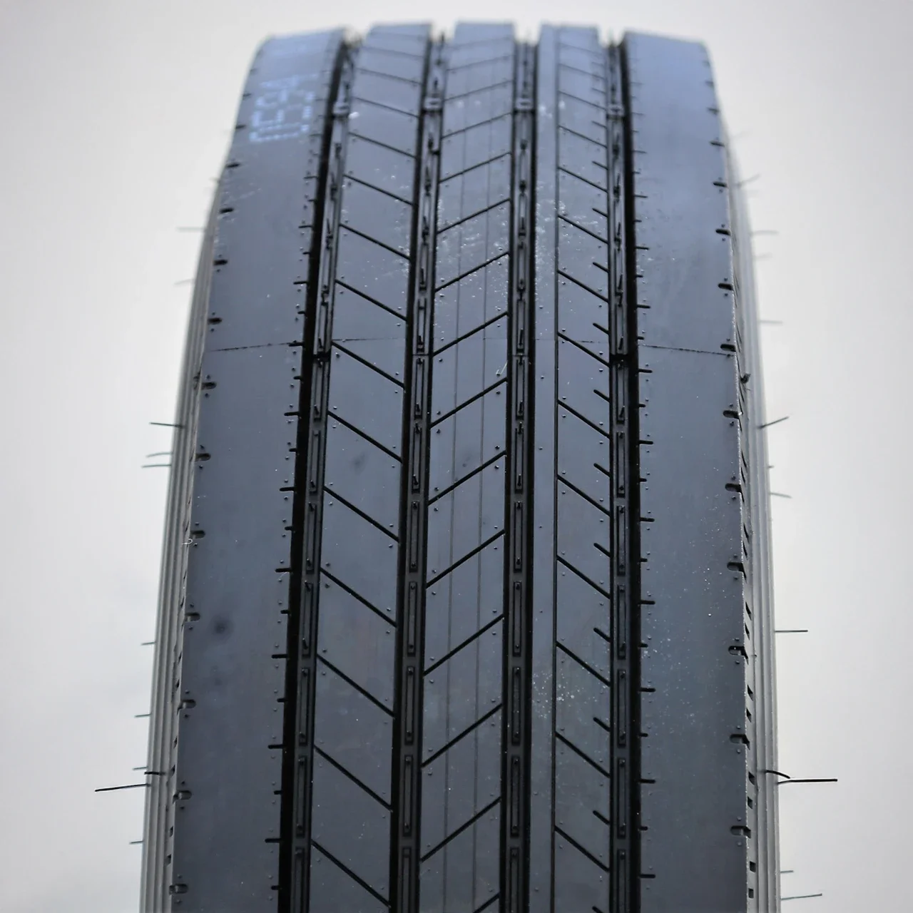 Venom Power Primo Hauler ST 235/80R16 130/126L H (16 Ply)