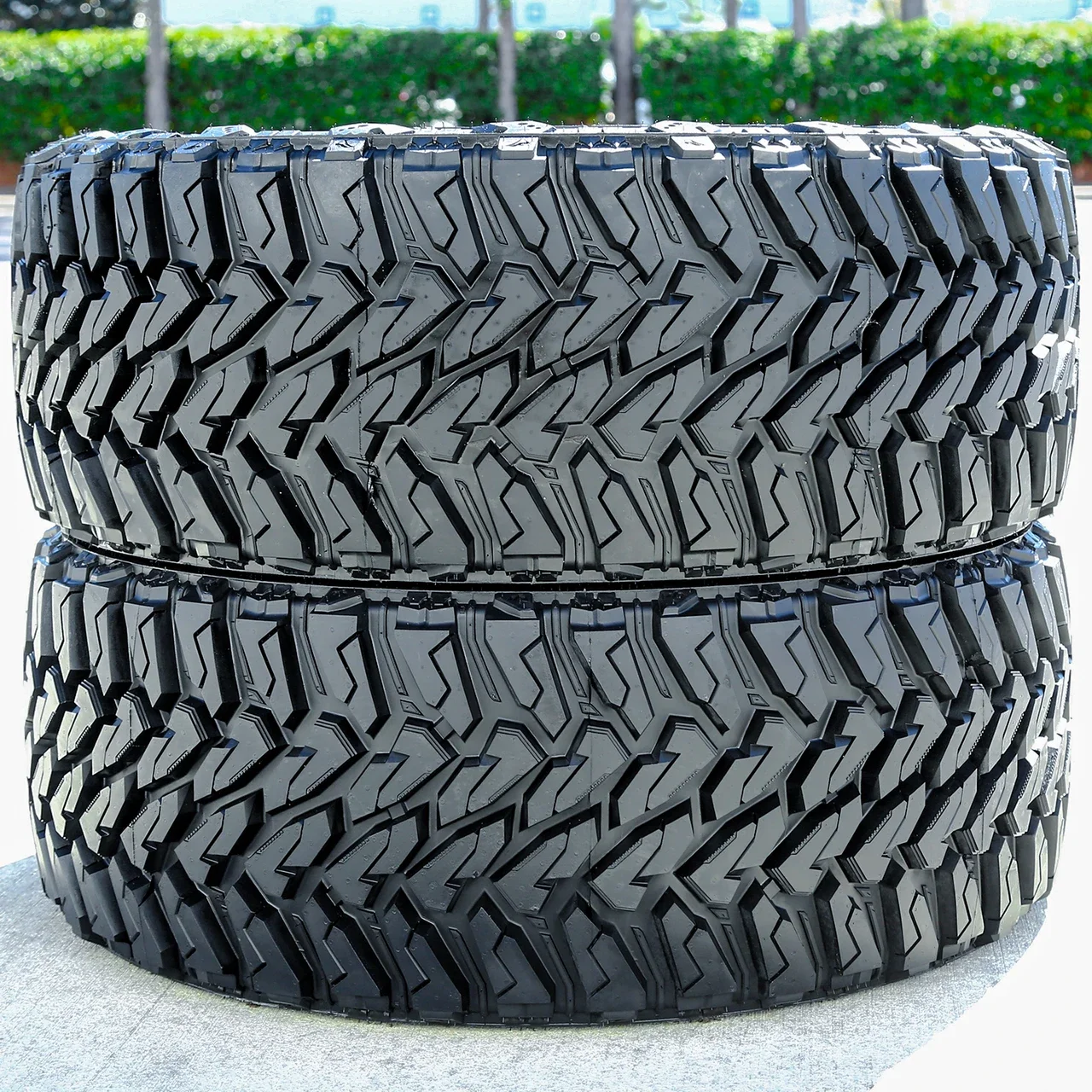 Venom Power Terra Hunter M/T LT 35X12.50R20 125Q F (12 Ply)