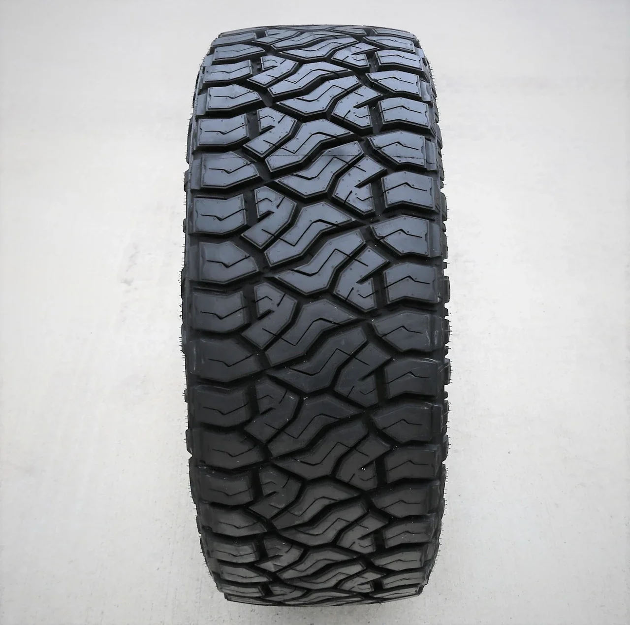 Venom Power Terra Hunter R/T+ LT 265/60R20 121/118Q E (10 Ply)