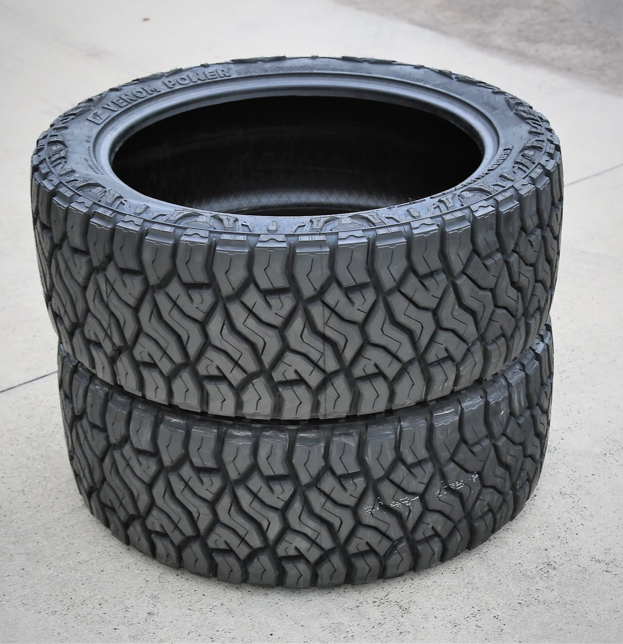 Venom Power Terra Hunter R/T+ LT 33X13.50R26 107Q E (10 Ply)