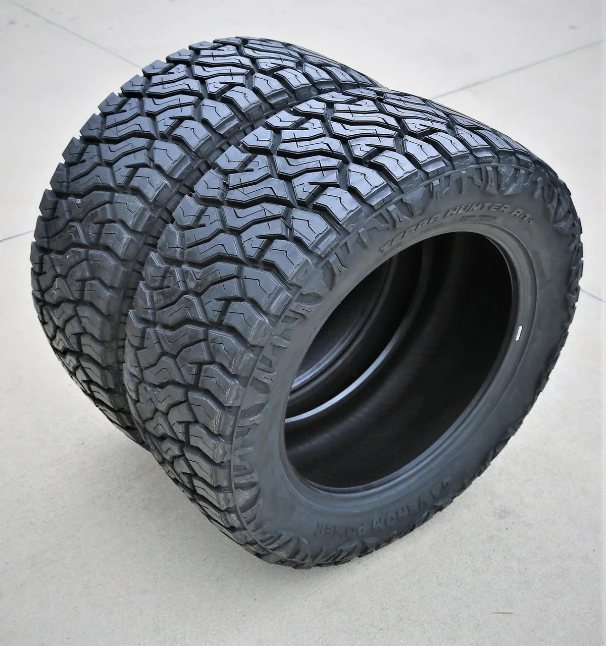 Venom Power Terra Hunter R/T+ LT 35X13.50R20 126Q F (12 Ply)