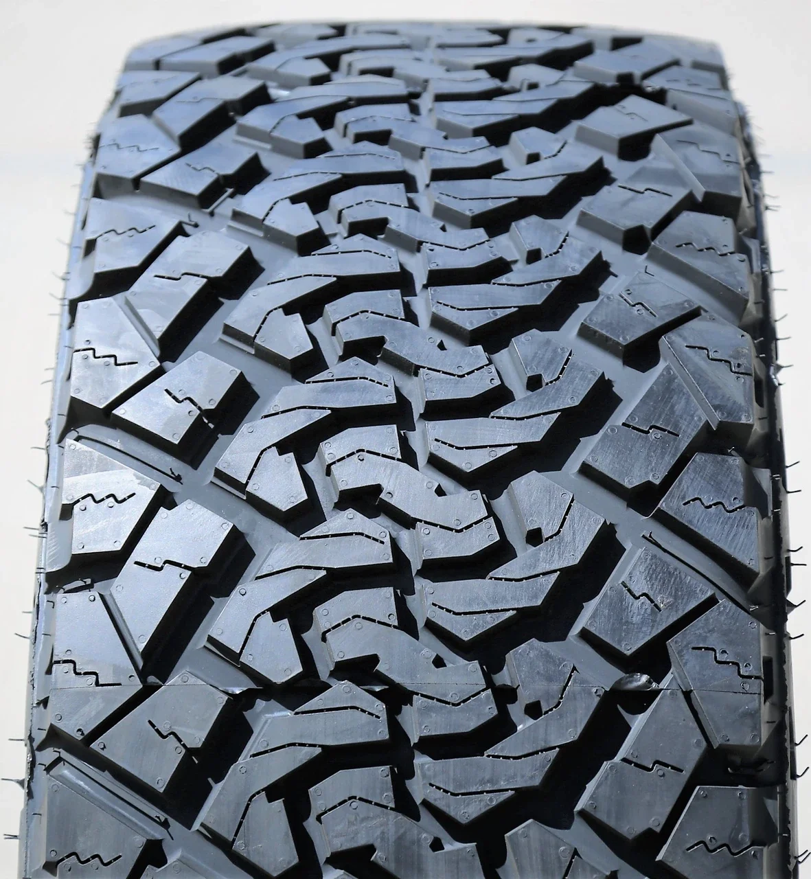 Venom Power Terra Hunter X/T 305/40R22 114H XL