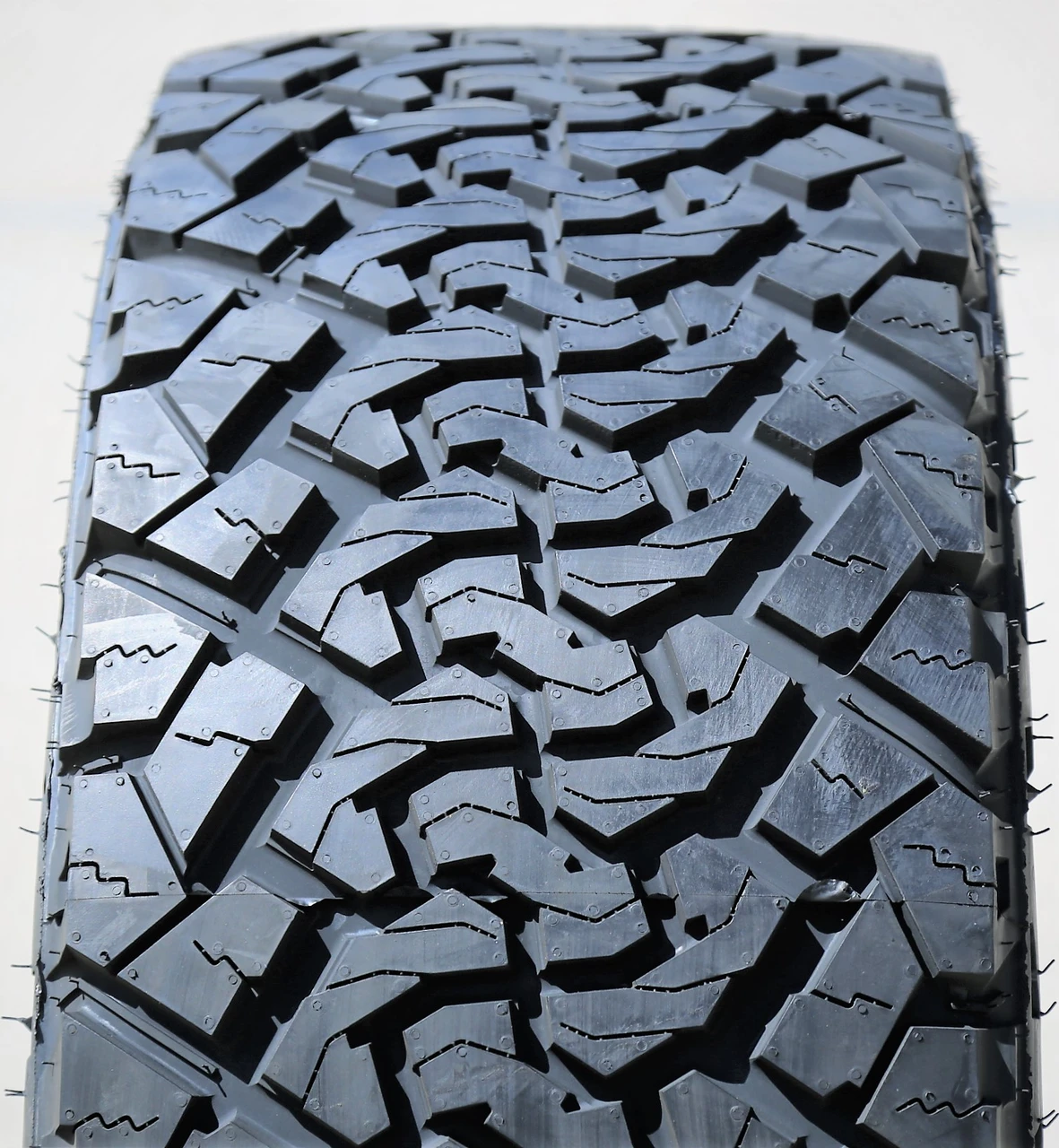 Venom Power Terra Hunter X/T 305/45R22 118S XL