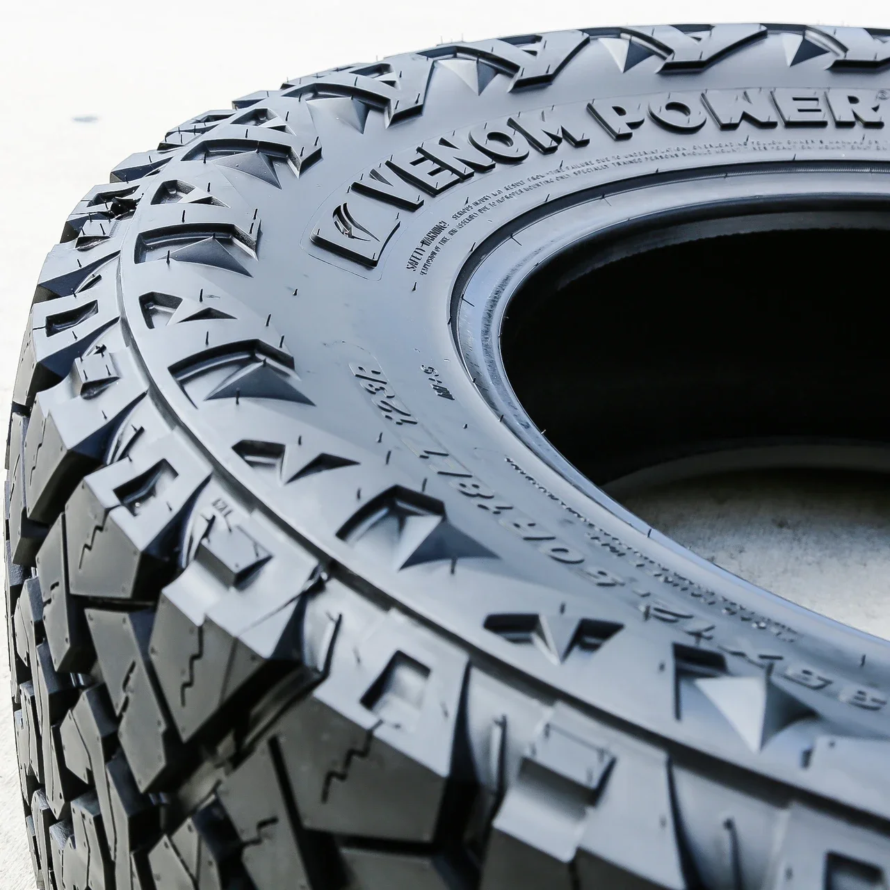 Venom Power Terra Hunter X/T LT 35X12.50R18 123R E (10 Ply)