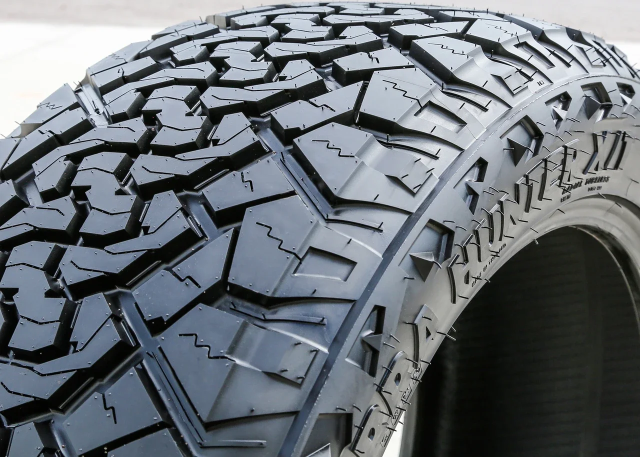 Venom Power Terra Hunter X/T LT 35X12.50R22 117R E (10 Ply)