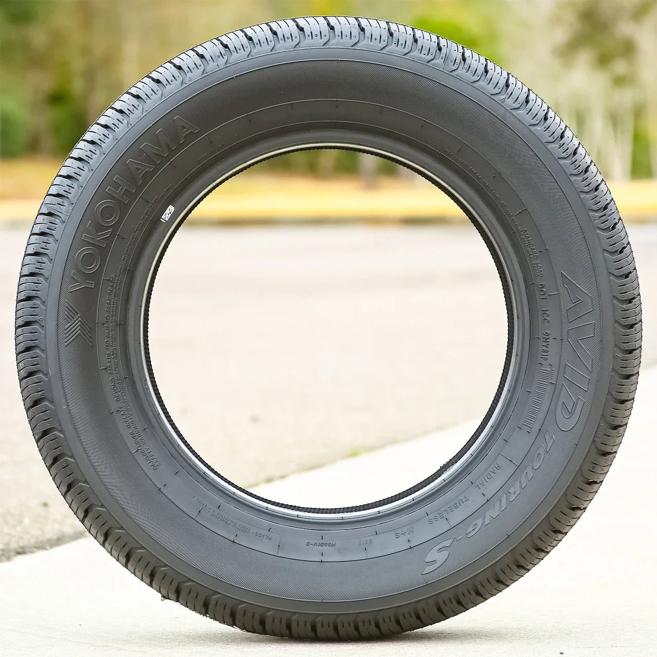 Yokohama AVID Touring-S 215/70R16 99T