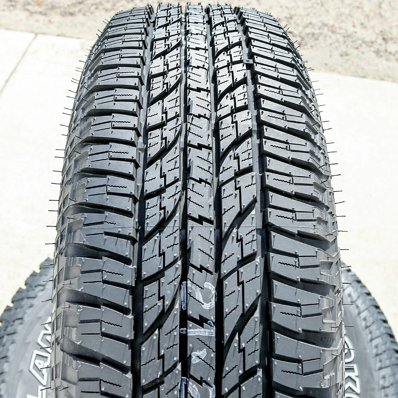 Yokohama Geolandar A/T G015 285/70R17 117T