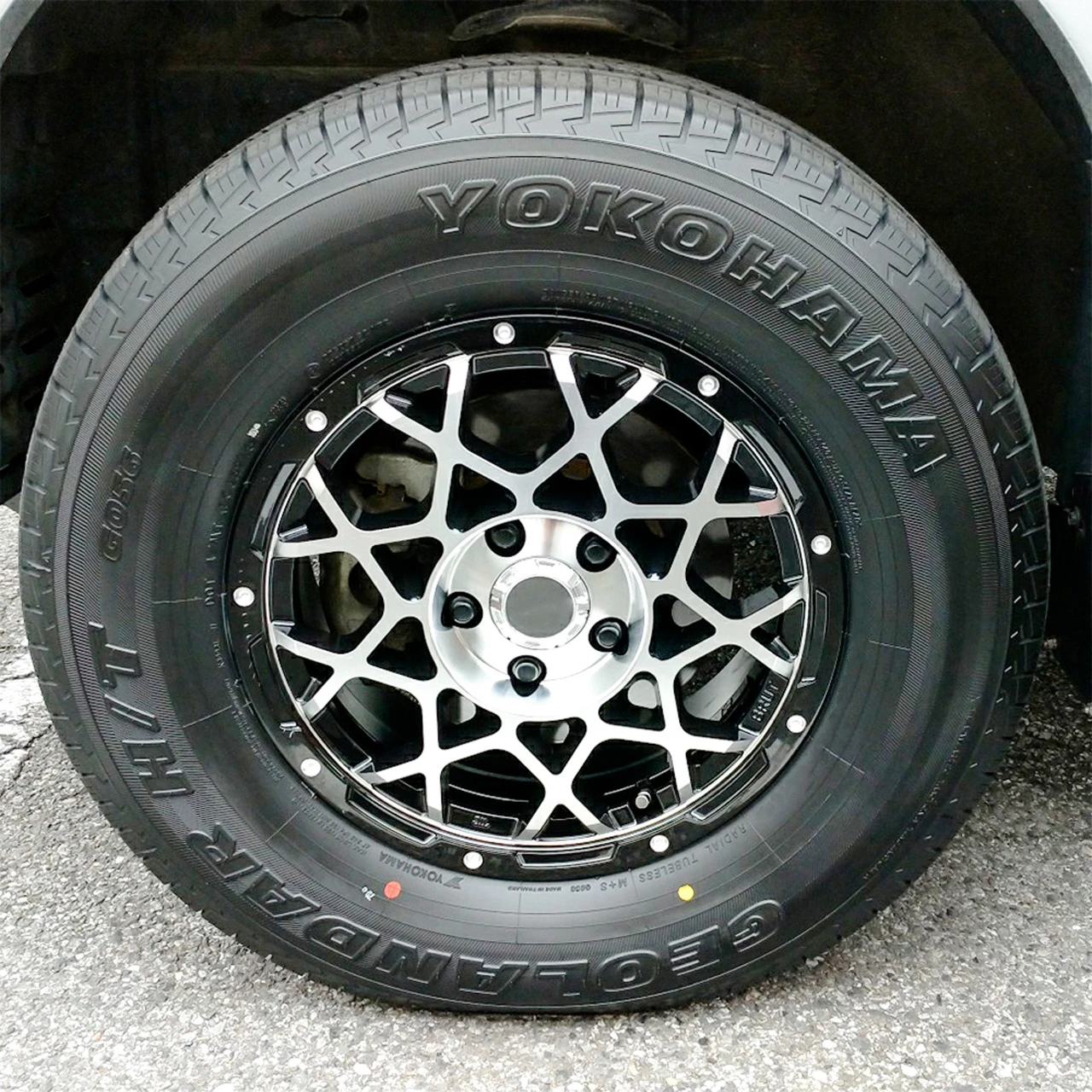 Yokohama Geolandar H/T G056 LT 285/75R16 126/123S E (10 Ply)